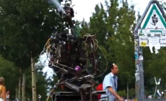 Marioneta robot (gentileza de Leo Martinelli)