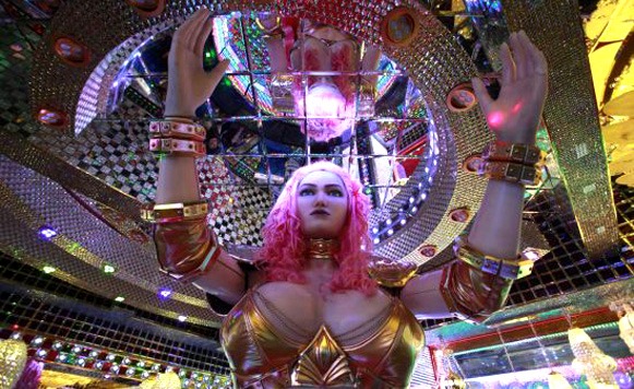 Robots strippers gigantes causan sensación en Japón (por Manuel Cosío)