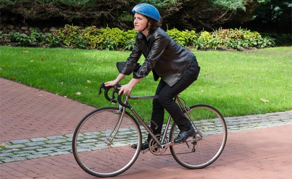 Ecohelmet-Casco plegable para ir seguro en la bicicleta (por Iohanna Küppers)