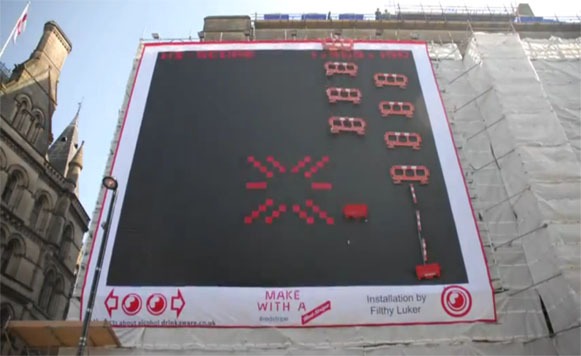 Space Invaders gigante para campaña publicitaria (Por Iohanna Küppers y Pulpo Caivano)